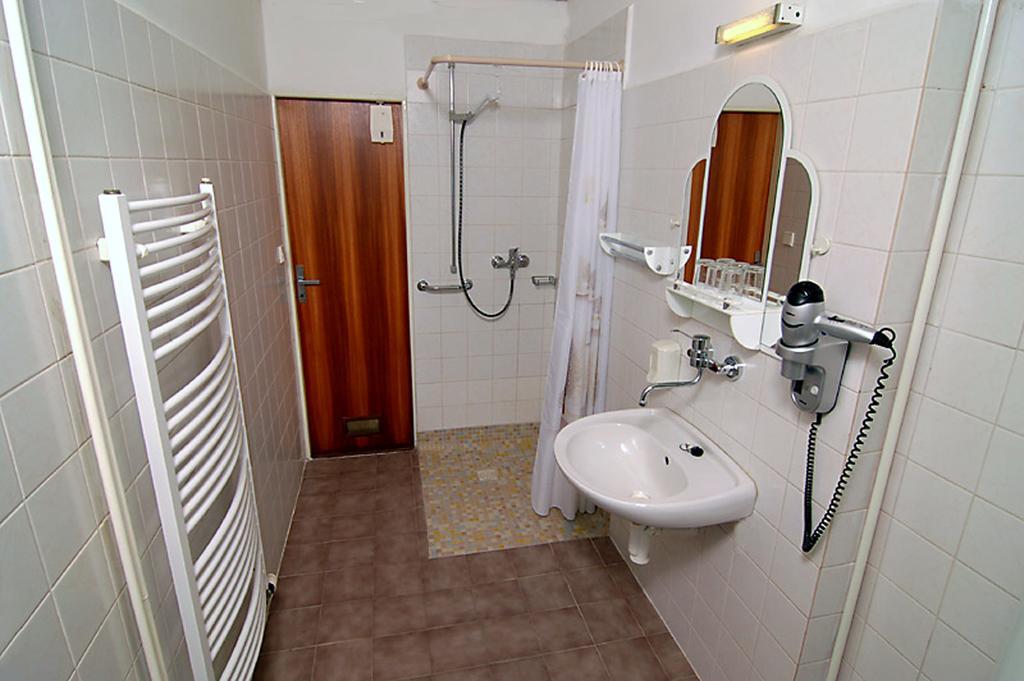 Hotel & Residence Royal Standard Prag Zimmer foto
